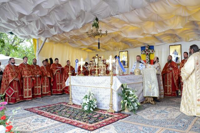 Biserica Parohiei Filioara - Agapia, resfinţită de IPS Mitropolit Teofan (GALERIE FOTO)