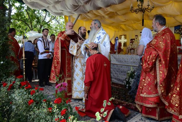 Biserica Parohiei Filioara - Agapia, resfinţită de IPS Mitropolit Teofan (GALERIE FOTO)