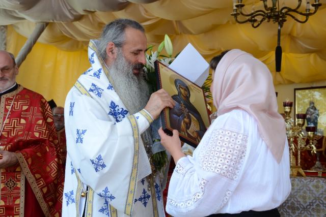 Biserica Parohiei Filioara - Agapia, resfinţită de IPS Mitropolit Teofan (GALERIE FOTO)