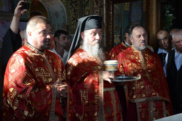 Biserica Parohiei Filioara - Agapia, resfinţită de IPS Mitropolit Teofan (GALERIE FOTO)