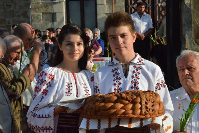 Biserica Parohiei Filioara - Agapia, resfinţită de IPS Mitropolit Teofan (GALERIE FOTO)