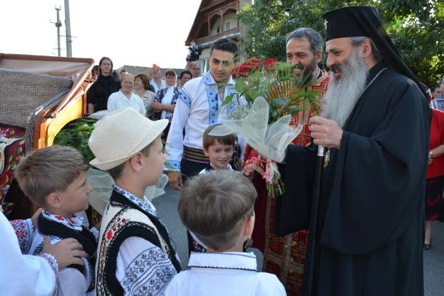 Biserica Parohiei Filioara - Agapia, resfinţită de IPS Mitropolit Teofan (GALERIE FOTO)