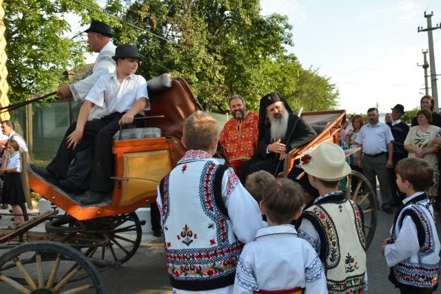 Biserica Parohiei Filioara - Agapia, resfinţită de IPS Mitropolit Teofan (GALERIE FOTO)