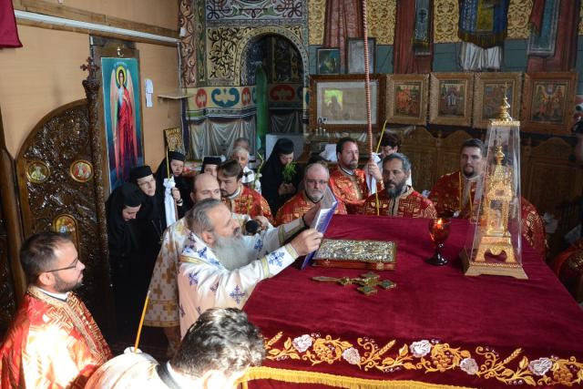 Biserica Parohiei Filioara - Agapia, resfinţită de IPS Mitropolit Teofan (GALERIE FOTO)