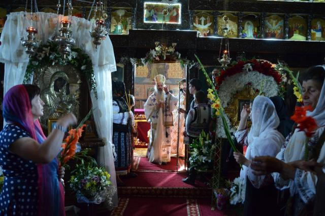 Biserica Parohiei Filioara - Agapia, resfinţită de IPS Mitropolit Teofan (GALERIE FOTO)
