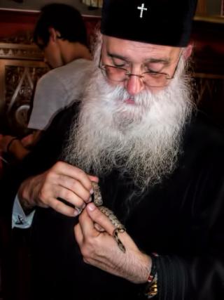 Care este adevărul despre minunea cu șerpii Maicii Domnului?