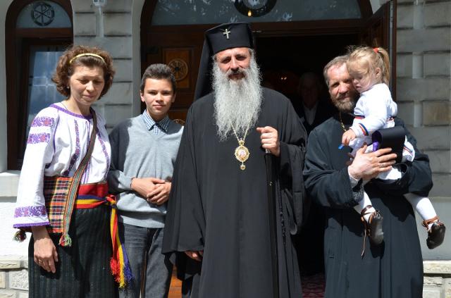 Biserica din Oşlobeni, resfinţită după ample lucrări de construcţie şi reabilitare