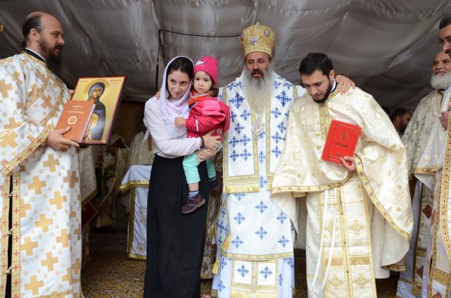 Biserica din Oşlobeni, resfinţită după ample lucrări de construcţie şi reabilitare
