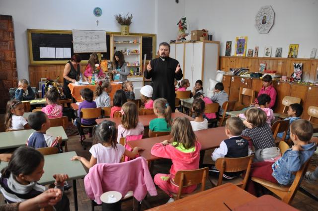 Frumuseţea prieteniei în Tabăra "Aripi de înger" (GALERIE FOTO)