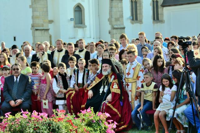 Binecuvântare arhierească pentru elevii Romanului