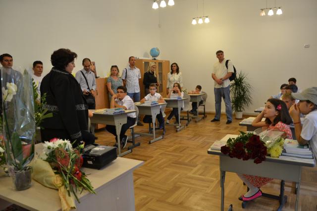 Deschiderea anului de învăţământ la Şcoala primară şi Gimnaziul „Varlaam“ (GALERIE FOTO)