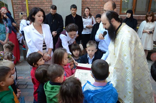 Început de an școlar pentru cei 115 copii ai Grădiniţei „Buna Vestire“ (GALERIE FOTO)