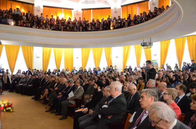 „O educaţie autentică trebuie să se muleze pe un raport inteligent între contingent şi veşnicie”