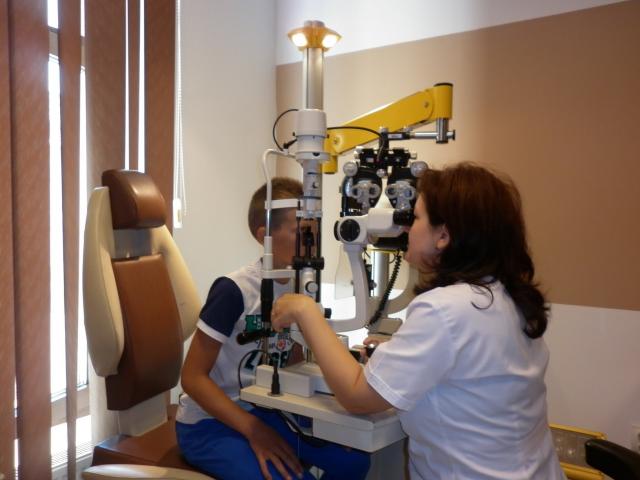 Copilul tău vede bine la tablă? Pachete oftalmologice gratuite la Policlinica Providenţa