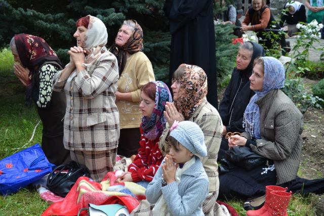 3 ierarhi, la hramul Mănăstirii Secu