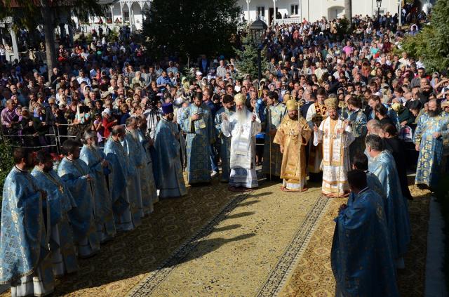 3 ierarhi şi 3.000 de credincioşi la hramul Mănăstirii Vorona