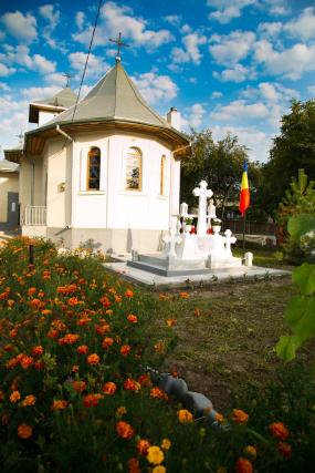 Slujbe de sfinţire şi activităţi caritative la Parohia Poiana - Brăeşti