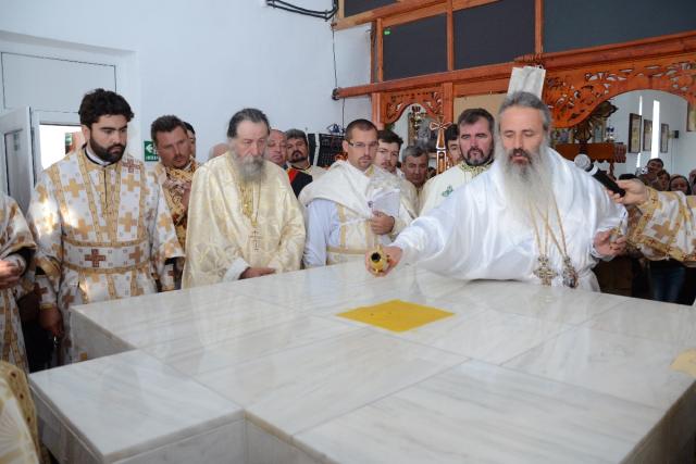 Sfințire de biserică și casă de prăznuire în satul Iazu-Nou