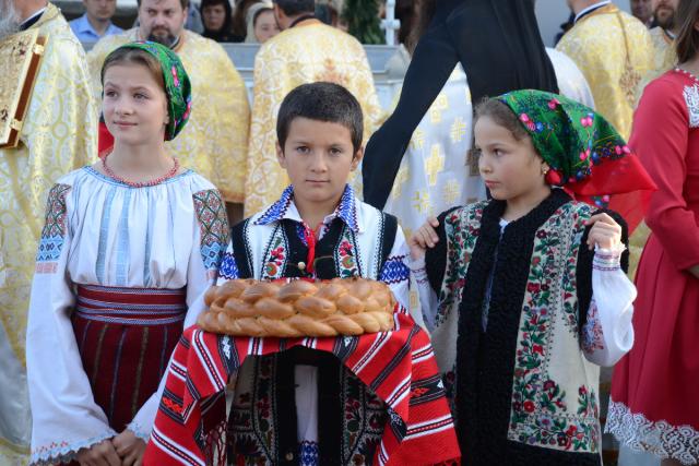 A fost sfinţită Biserica „Sfânta Cuvioasă Parascheva“ din Mândreşti
