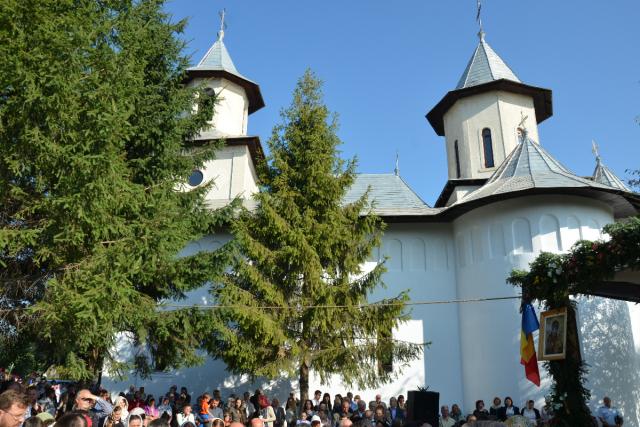 A fost sfinţită Biserica „Sfânta Cuvioasă Parascheva“ din Mândreşti
