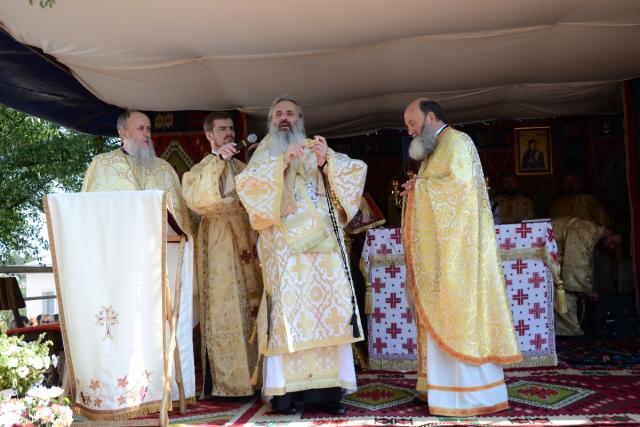 A fost sfinţită Biserica „Sfânta Cuvioasă Parascheva“ din Mândreşti
