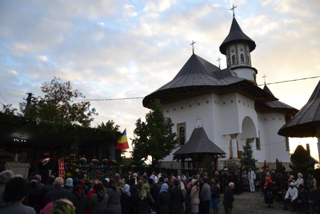 Sfințire de biserică oficiată de IPS Mitropolit Teofan, în parohia Nicolae Bălcescu- Flămânzi