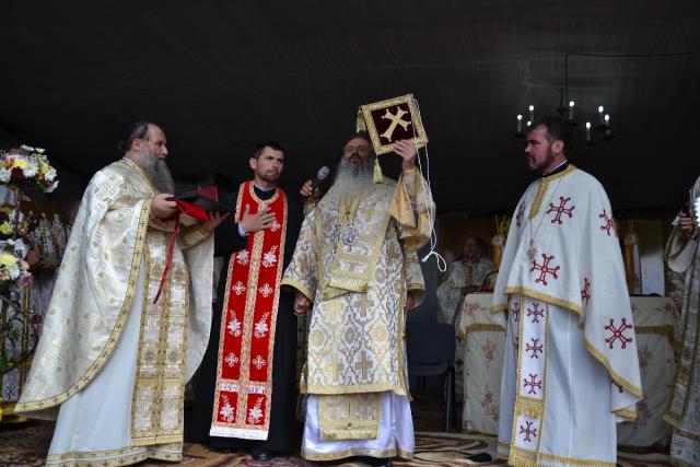 Sfințire de biserică oficiată de IPS Mitropolit Teofan, în parohia Nicolae Bălcescu- Flămânzi