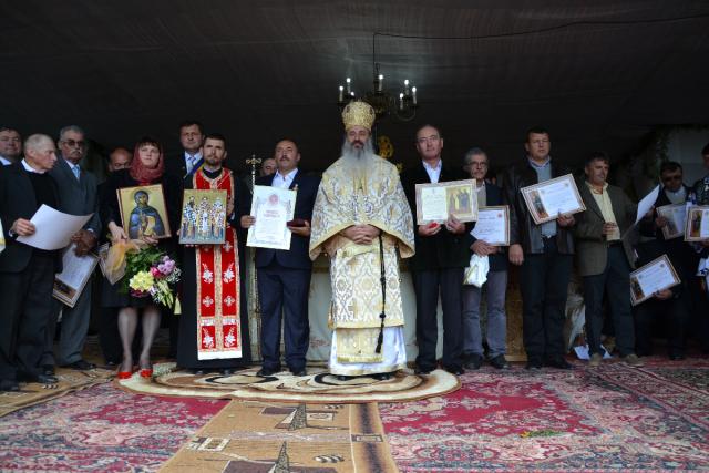 Sfințire de biserică oficiată de IPS Mitropolit Teofan, în parohia Nicolae Bălcescu- Flămânzi