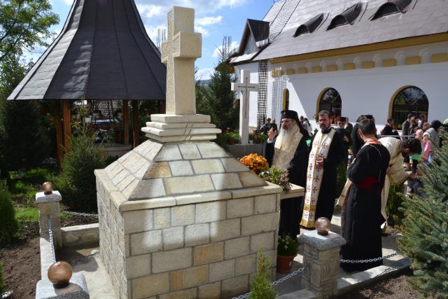 Sfințire de biserică oficiată de IPS Mitropolit Teofan, în parohia Nicolae Bălcescu- Flămânzi