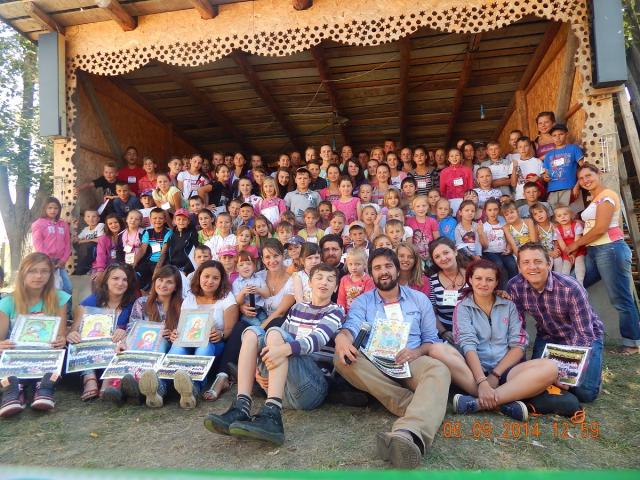 Tineri iubitori de tradiţie şi credinţă, în ultima „Tabără din pridvorul satului“ din această vară