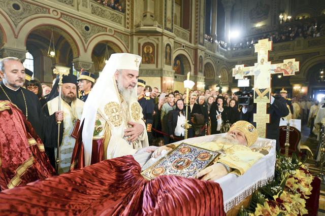 Înaltpreasfinţitul Părinte Mitropolit Nicolae Corneanu a fost înmormântat