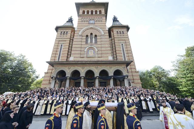 Înaltpreasfinţitul Părinte Mitropolit Nicolae Corneanu a fost înmormântat