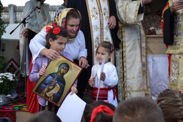 Aşezământul social al Parohiei Găneşti, sfinţit de IPS Mitropolit Teofan (GALERIE FOTO)