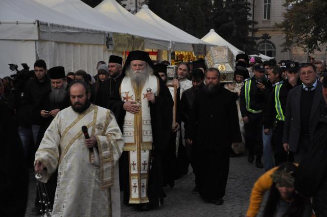 Procesiune cu moaştele Sfintei Parascheva