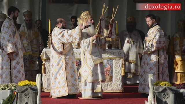 Sfânta Liturghie în ziua de prăznuire a Sfintei Cuvioase Parascheva