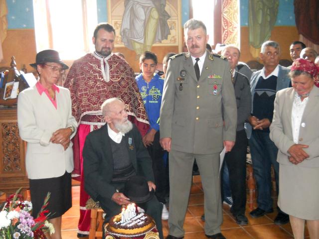 Veteranul de război Gheorghe Hârcă, sărbătorit în Parohia Glodenii-Gândului