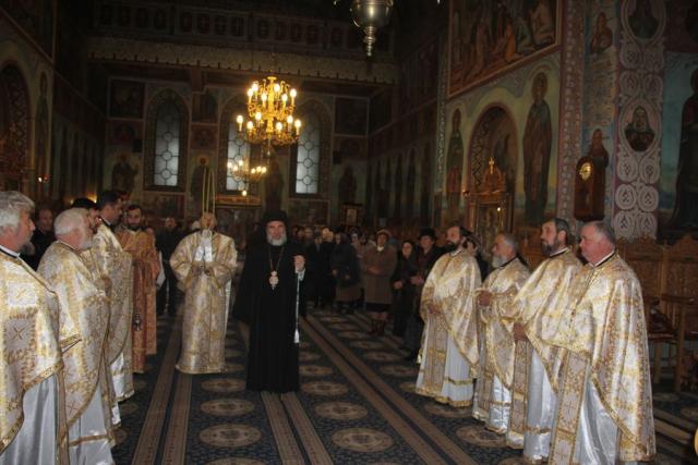 Liturghie arhierească la Biserica ”Sfinţii Împărați” din Roman