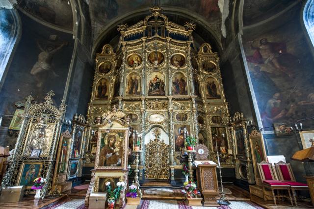 interiorul bisericii Talpalari