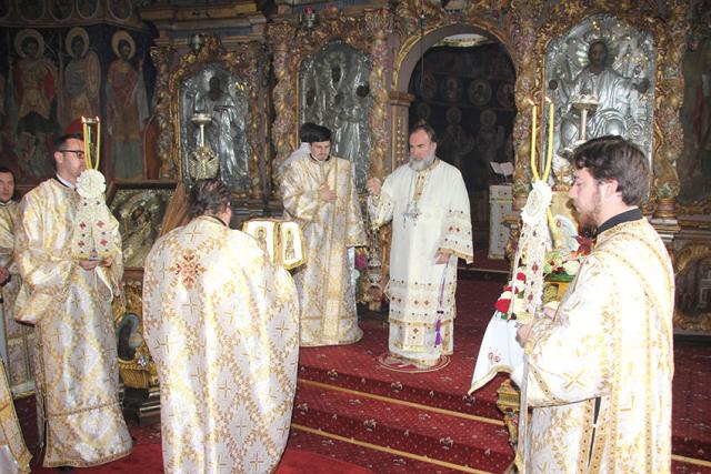 Dumnezeiasca Liturghie la Catedrala arhiepiscopală din Roman
