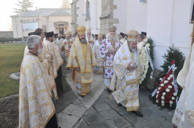 Înmormântarea IPS Eftimie Luca, Arhiepiscopul Romanului şi Bacăului