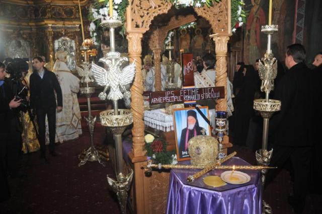 Înmormântarea IPS Eftimie Luca, Arhiepiscopul Romanului şi Bacăului