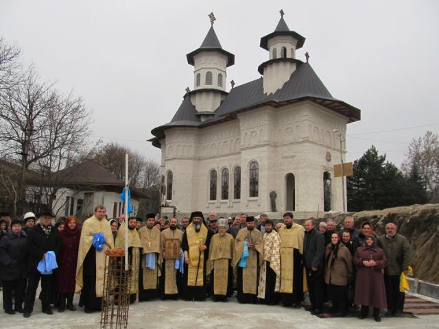 A fost pusă piatra de temelie a Centrului Cultural Ortodox al Bisericii „Sfinţii Apostoli Petru şi Pavel” din Chişinău