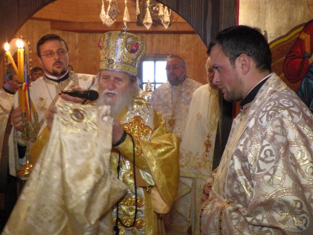 Biserică închinată Sfintei Mare Muceniţe Ecaterina, sfinţită de IPS Părinte Pimen