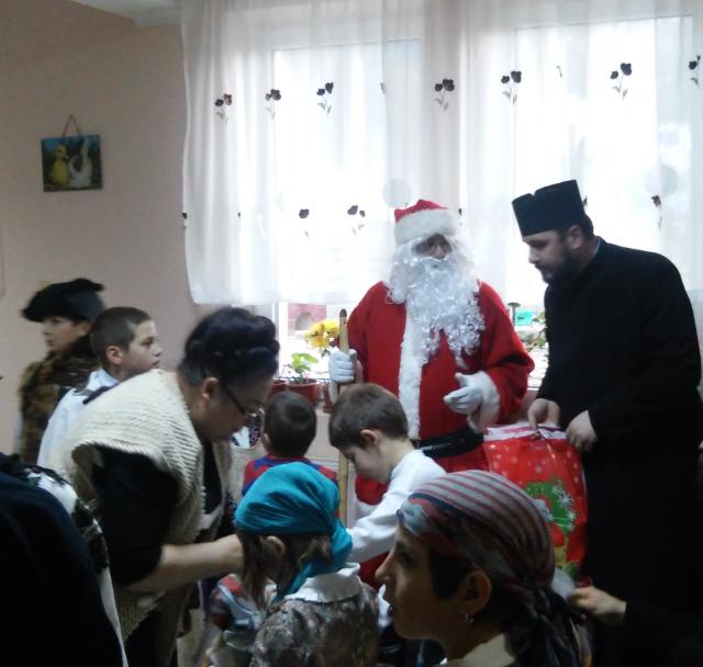 „Tradiţii şi obiceiuri nemuritoare“ la Centrul „Visătorii“