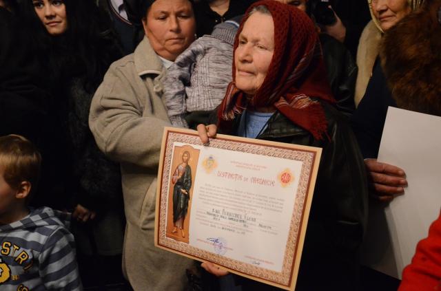 Liturghie arhierească şi sfinţire de centru social, în Parohia Pietriş