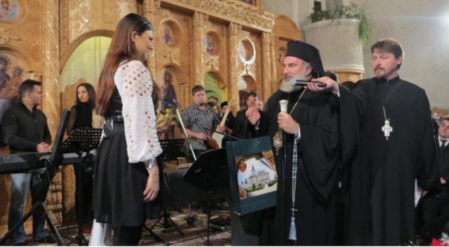 Bucuria Naşterii lui Hristos, în catedrala din Moineşti