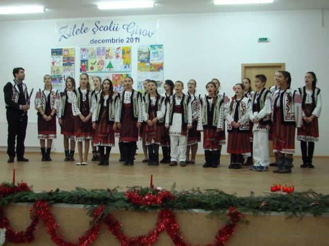 Liturghie şi colind la Girov
