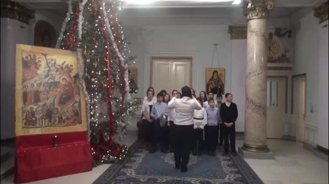 Colindători la Reședința Mitropolitană - Școala Dochia, județul Neamț