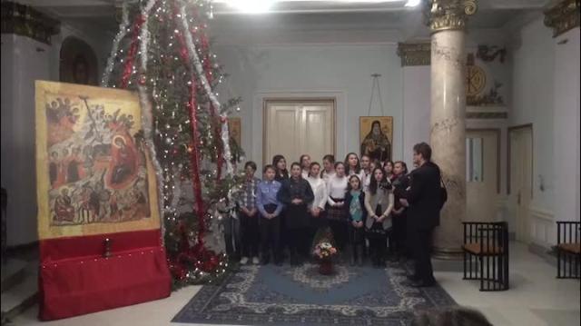 Colindători la Reședința Mitropolitană - Școala Golăiești, județul Iași