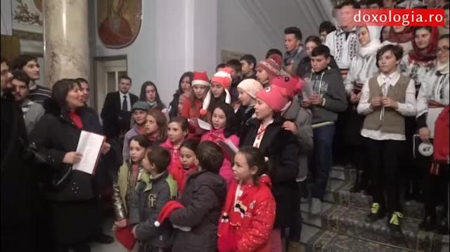 Colindători la Reședința Mitropolitana - Asociația Tinerilor Ortodocsi Romani, filialele: Iași, Tg. Neamț, Roznov, Pașcani, Belcești, Podoleni și Holm